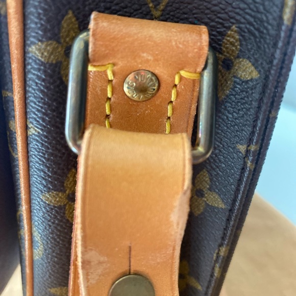 🔥🔥Authentic LV Monogram Cartouchiere GM🔥 - Picture 3 of 16